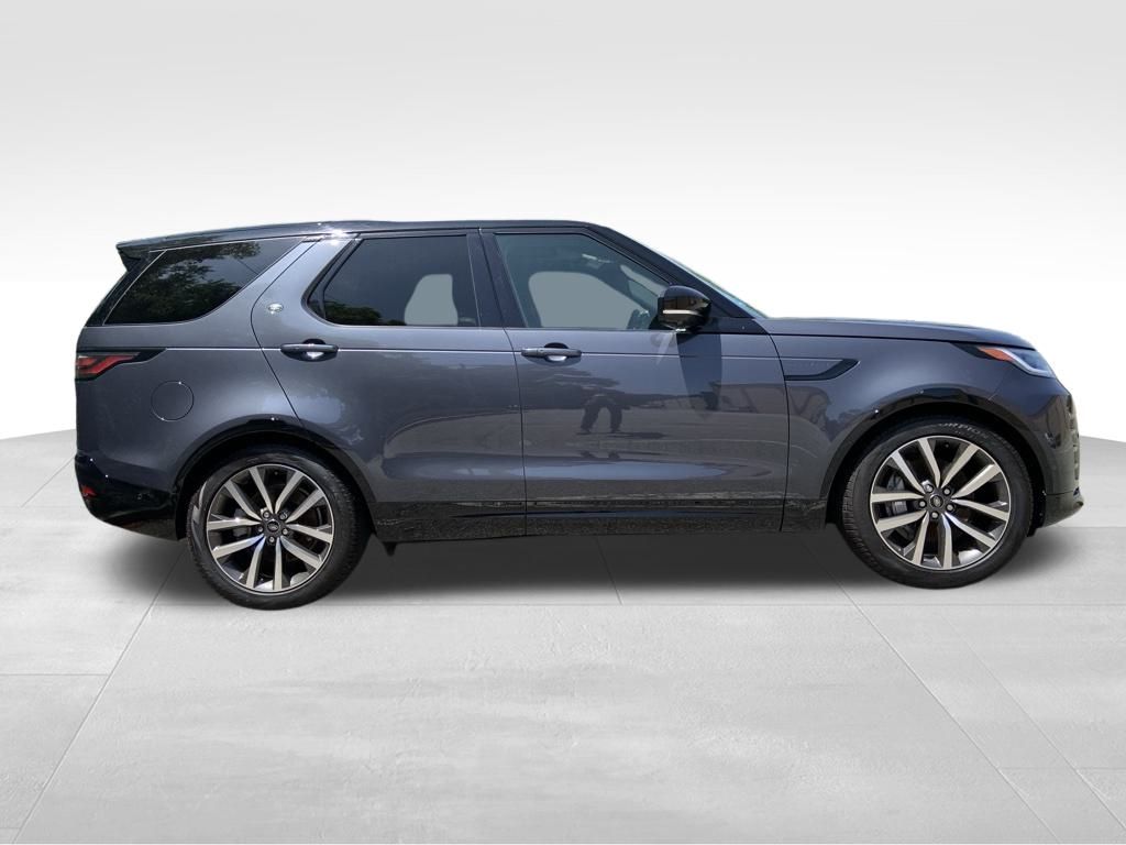 2024 Land Rover Discovery SE photo 4