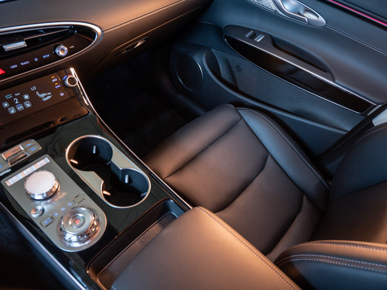 2026 Genesis GV70 2.5T Select photo 26