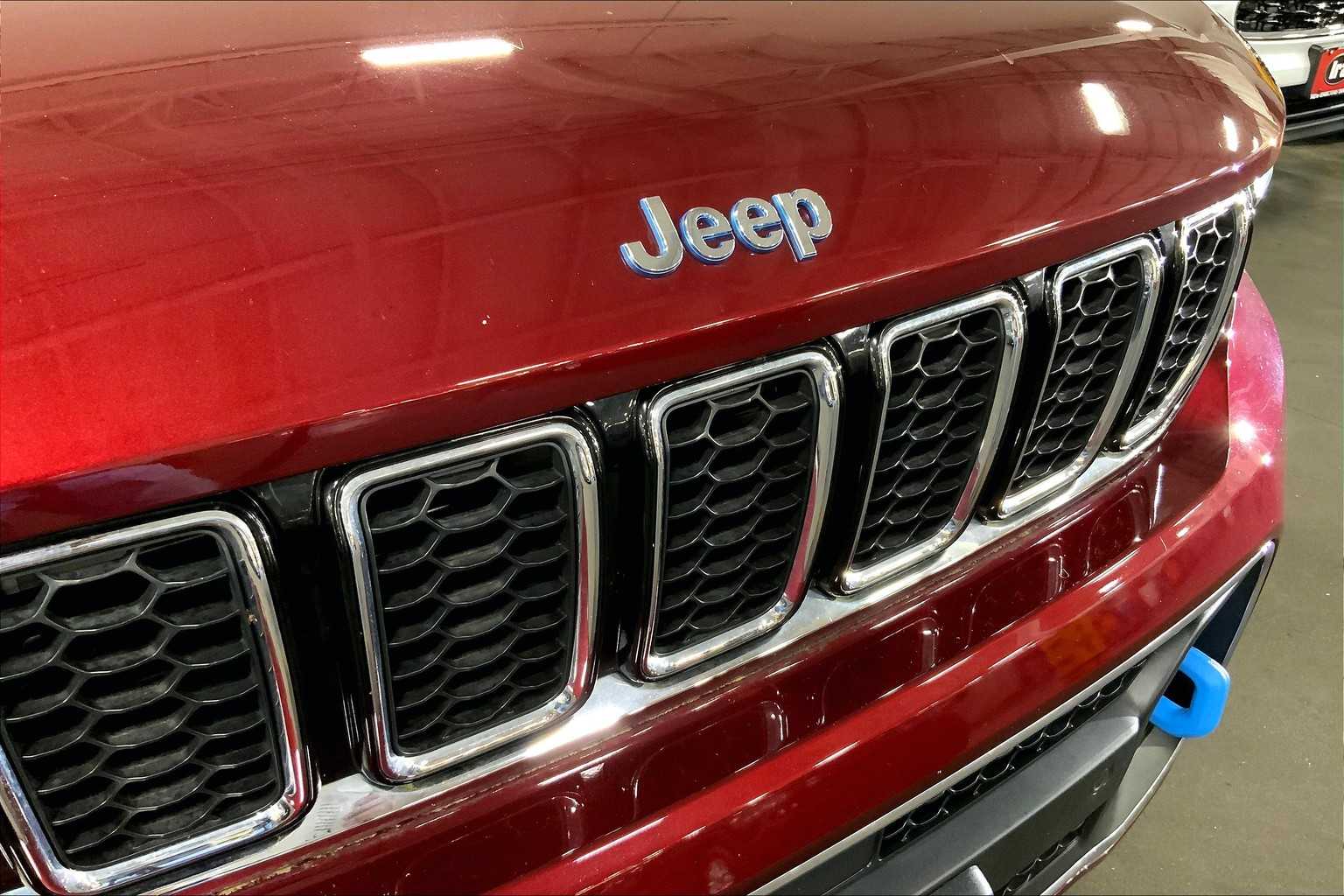 2023 Jeep Cherokee 4xe Overland photo 29