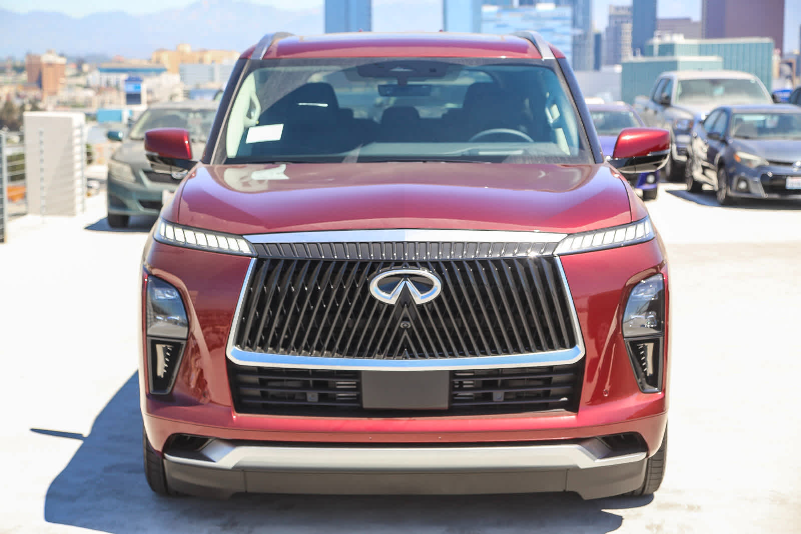 2025 Infiniti QX80 Luxe photo 2