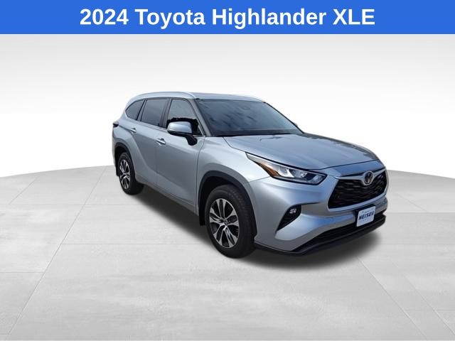 2024 Toyota Highlander XLE photo 2