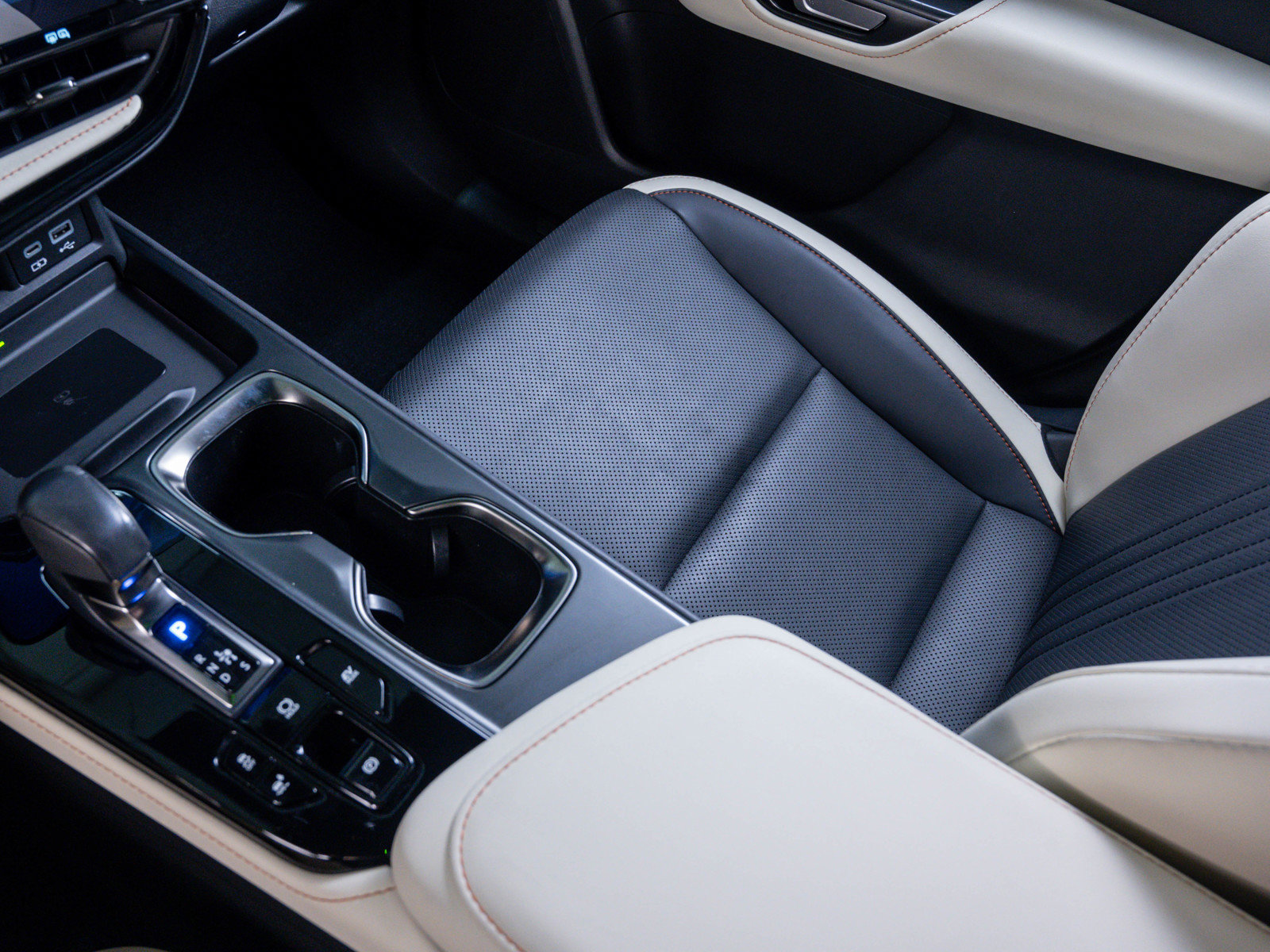 2022 Lexus NX 350h Premium AWD photo 22
