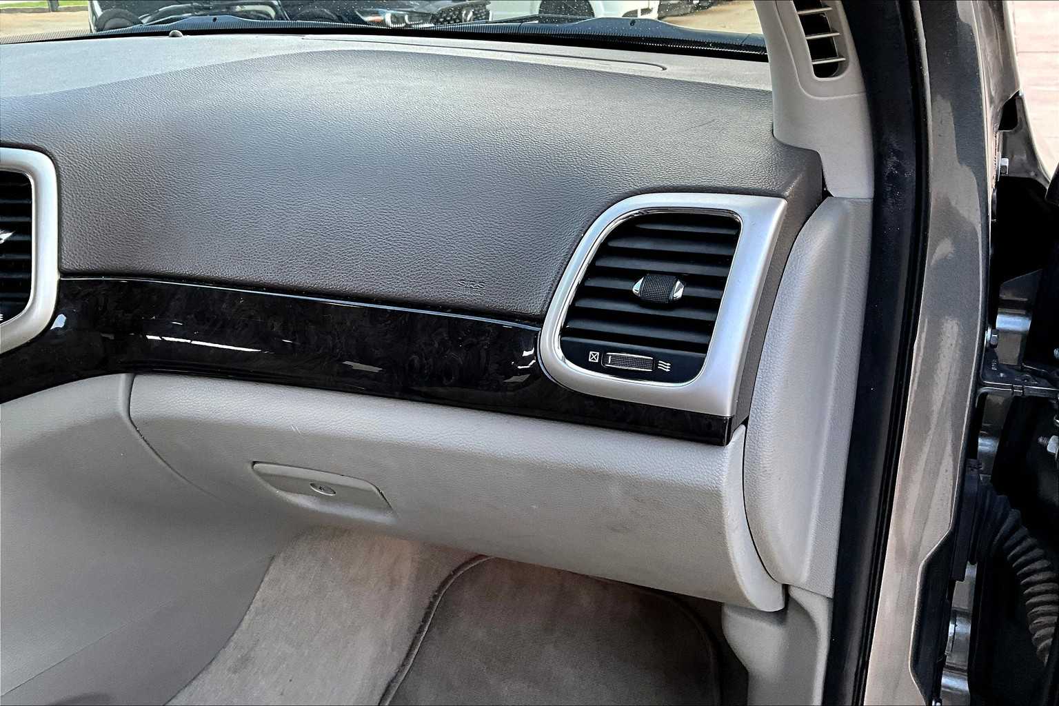 2012 Jeep Grand Cherokee Laredo photo 18