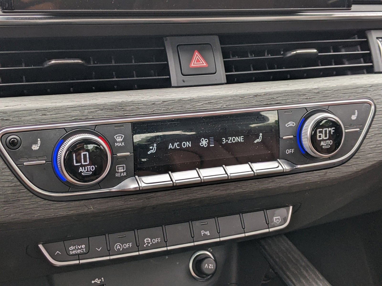 2023 Audi A4 S line Quattro Premium Plus photo 10