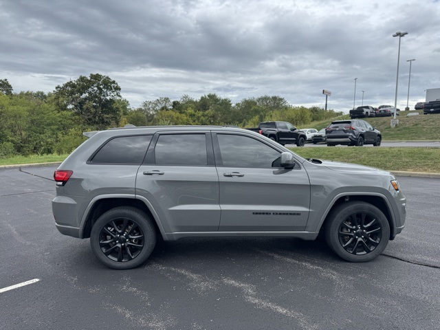 2020 Jeep Grand Cherokee Altitude photo 2