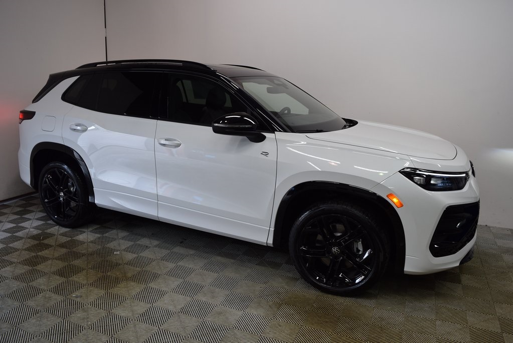 2025 Volkswagen Tiguan SE R-Line Black photo 3