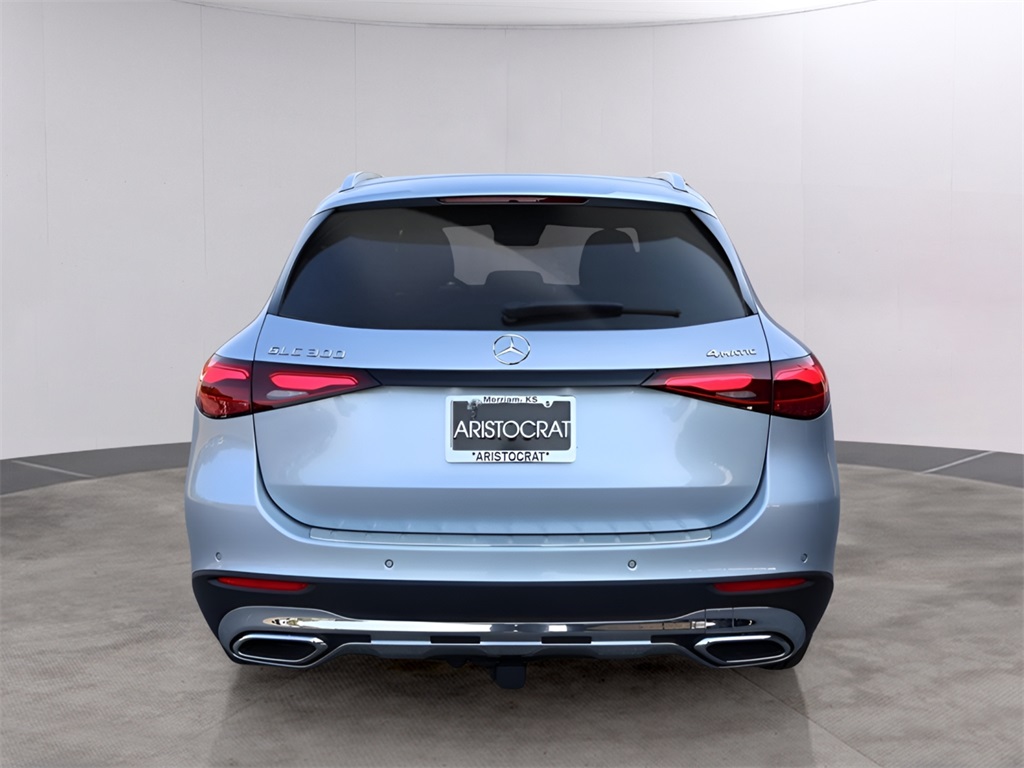 2025 Mercedes Benz GLC 300 4MATIC photo 3