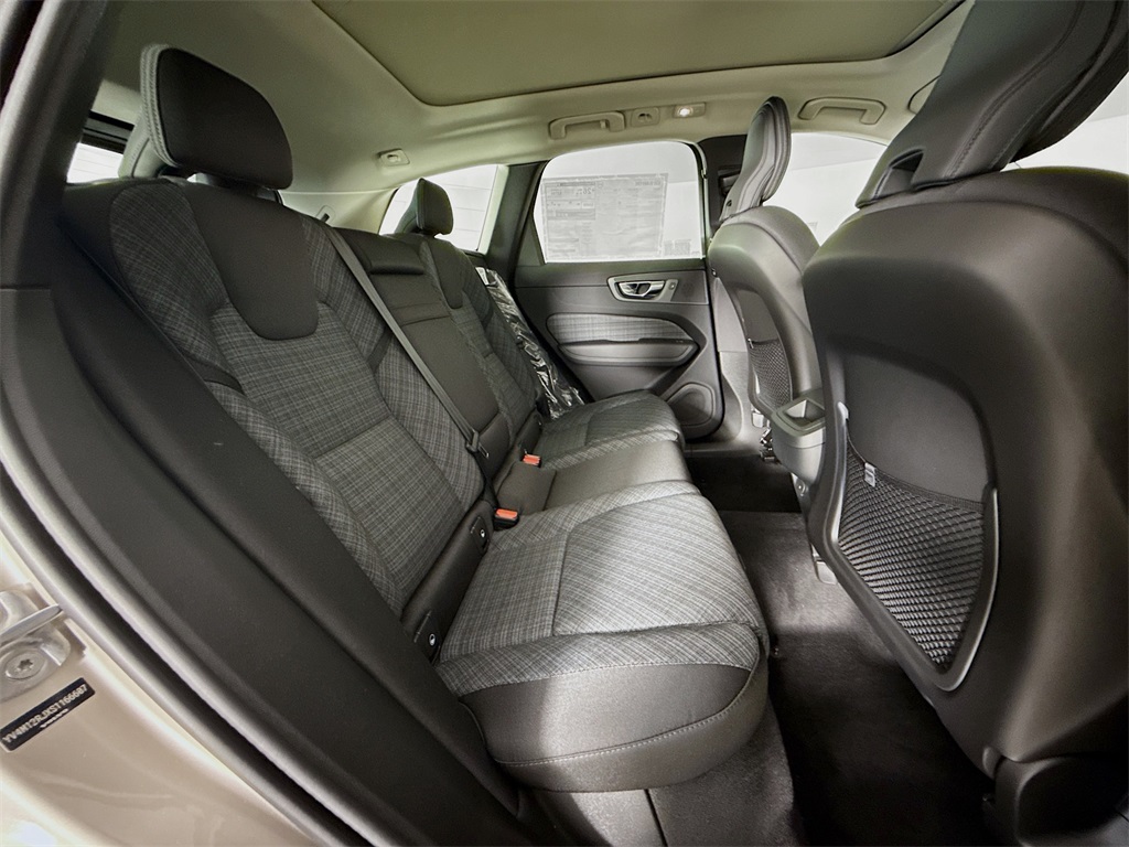 2025 Volvo XC60 B5 Core photo 26
