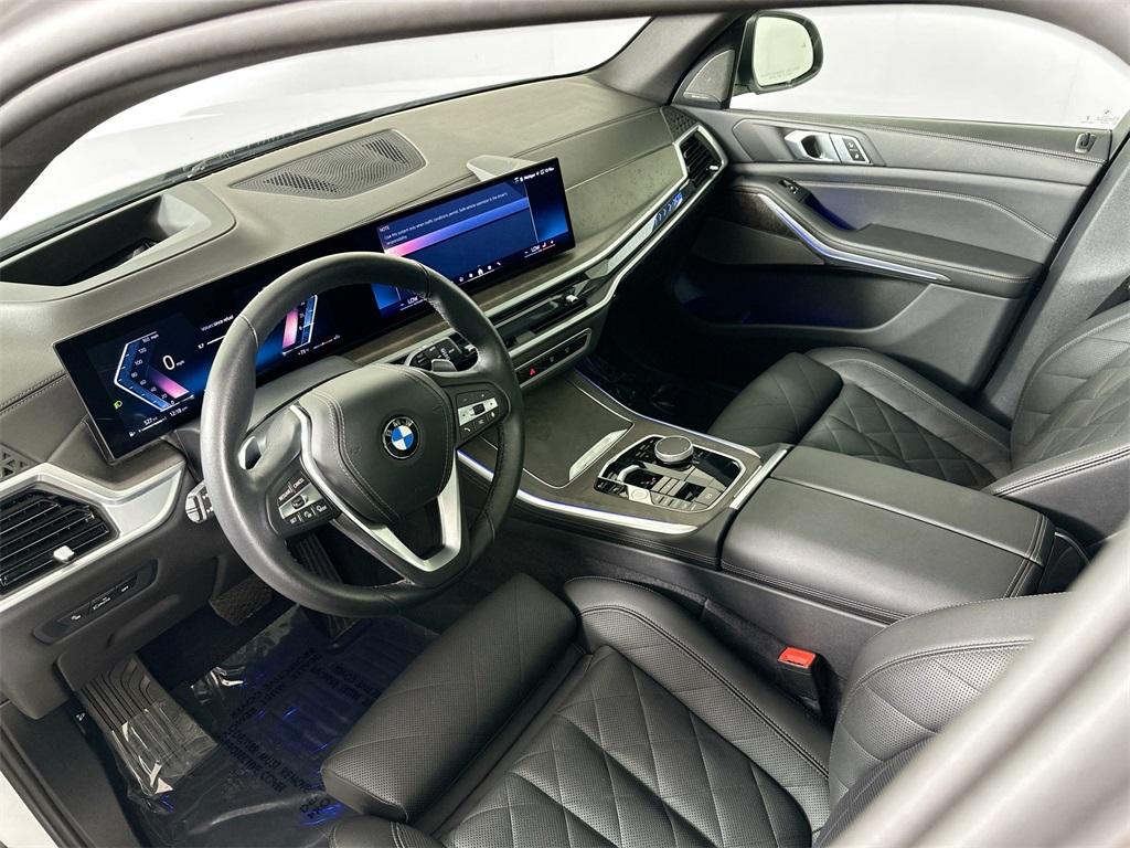 Used 2024 Mineral White Metallic BMW xDrive40i image 10