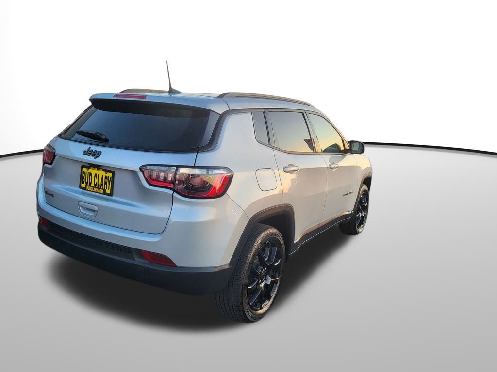 2025 Jeep Compass Latitude photo 3