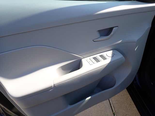 2025 Hyundai Kona SEL photo 12