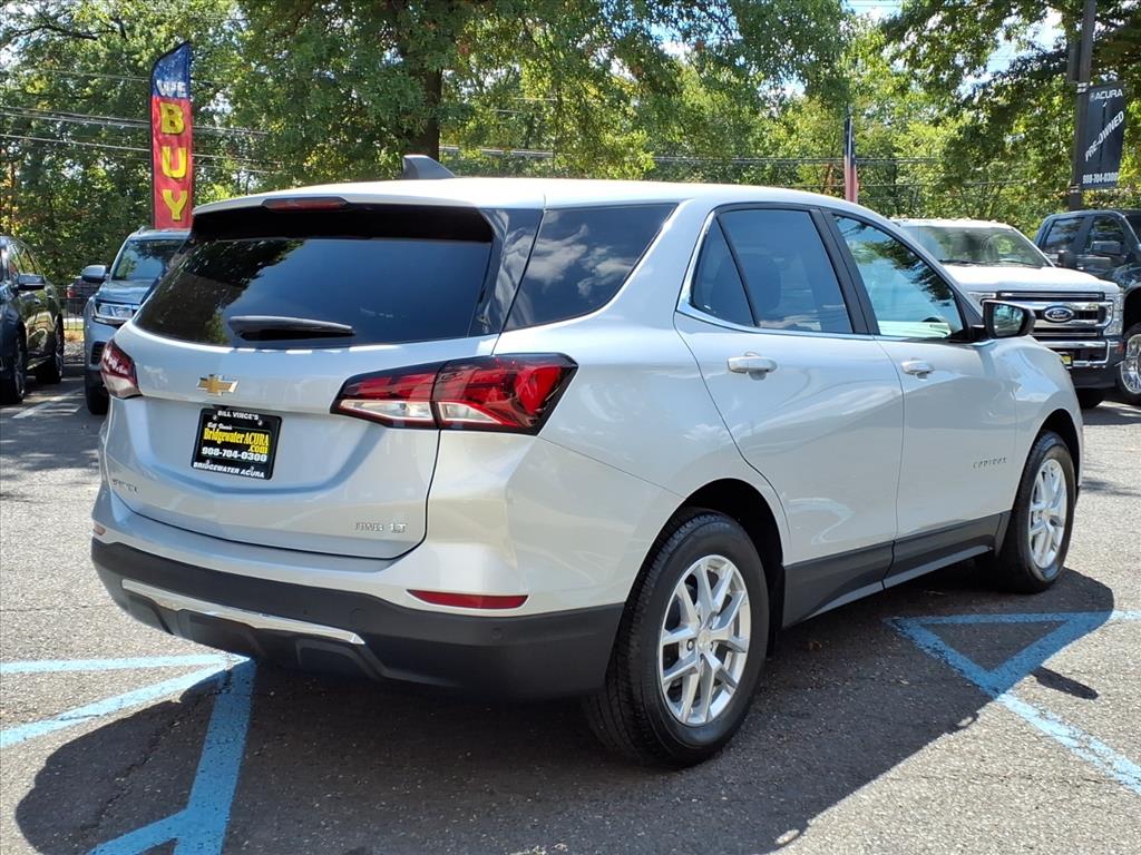2022 Chevrolet Equinox LT photo 3