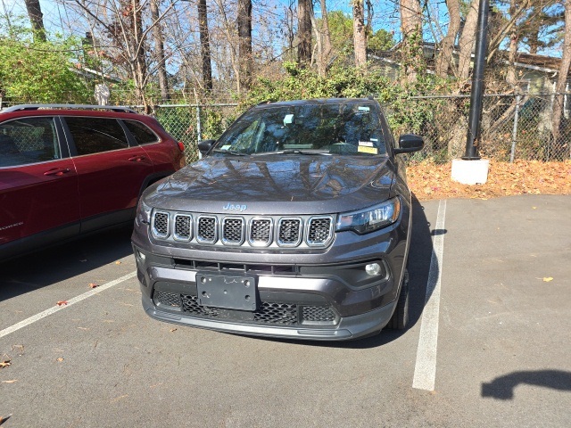 2024 Jeep Compass Latitude photo 2