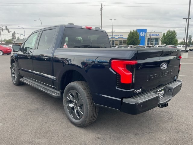 2025 Ford F-150 Lightning Lariat photo 13