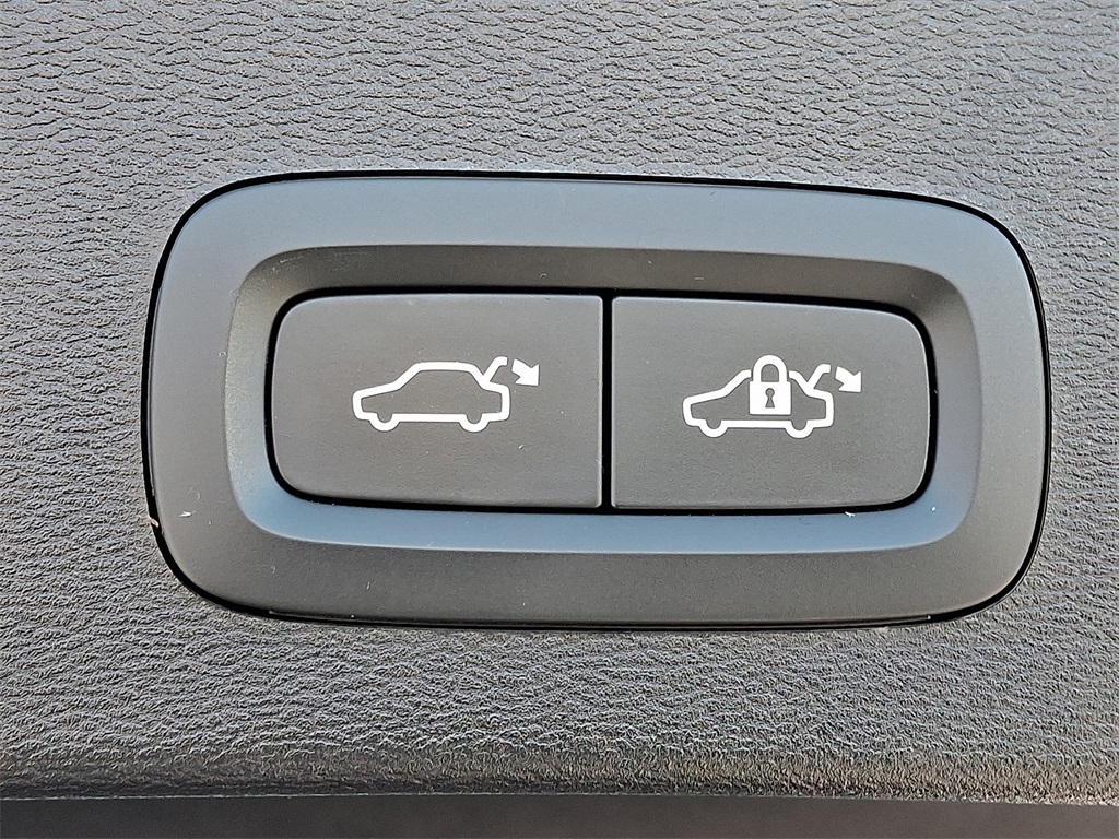 2025 Volvo XC40 Core photo 27