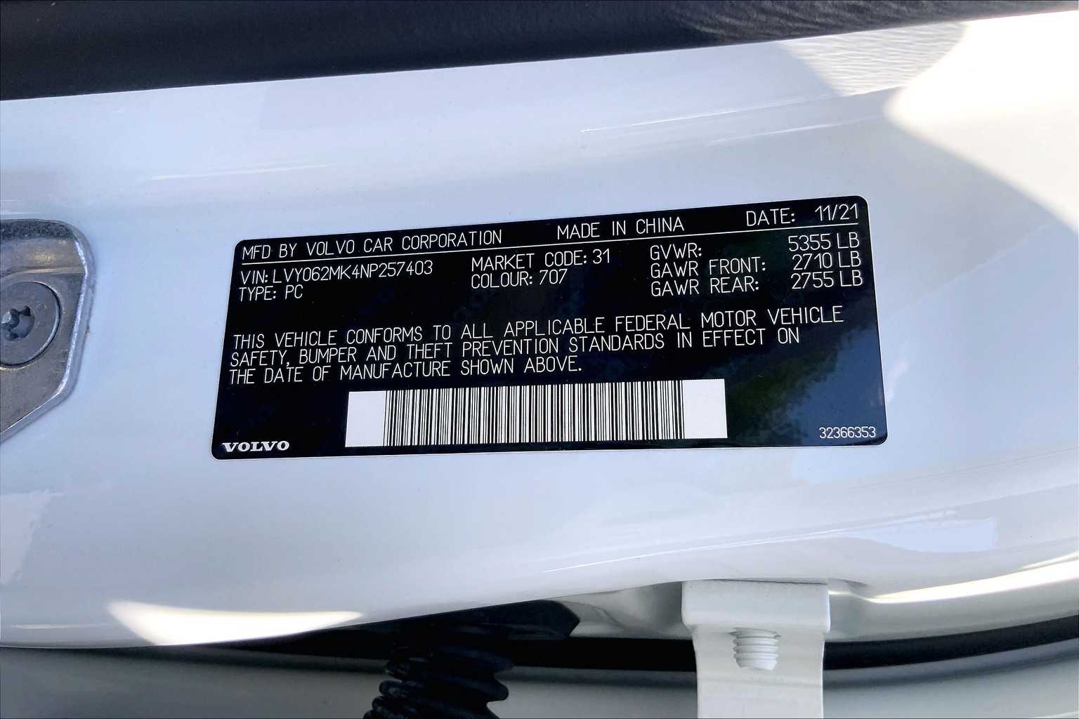 2022 Volvo S90 Momentum photo 31