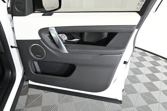 2022 Land Rover Discovery Sport SE photo 12
