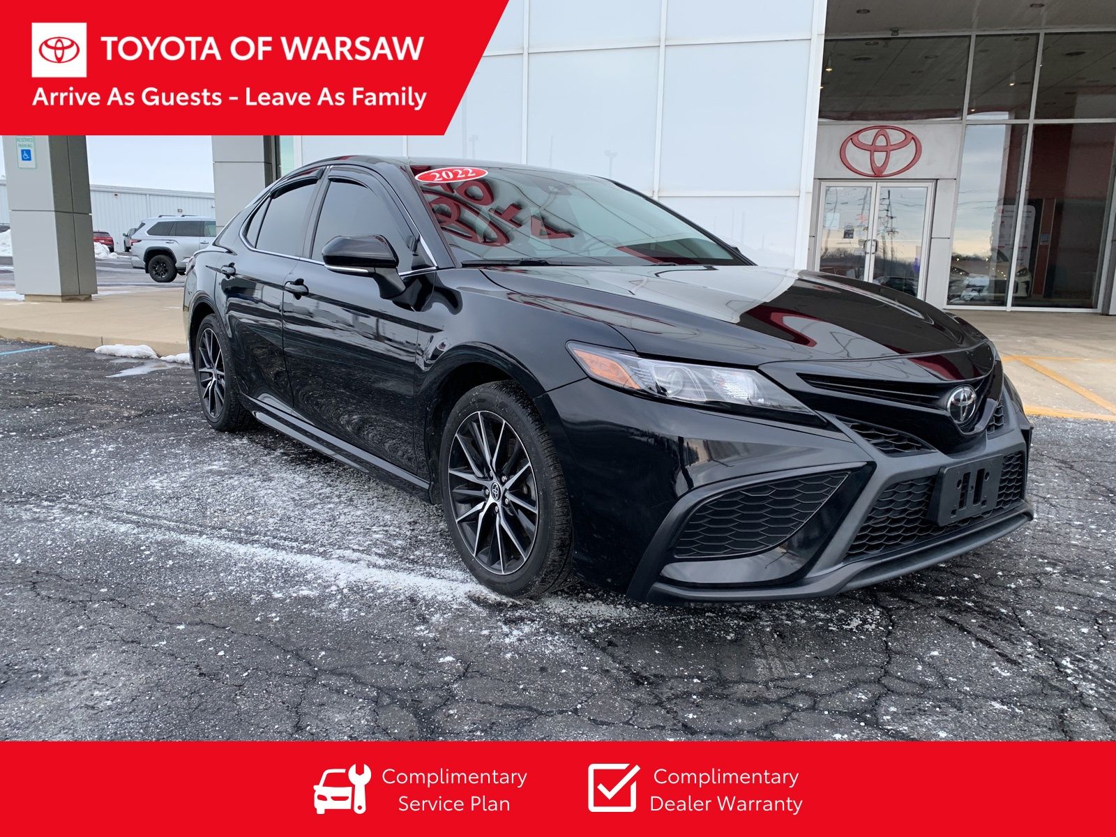 2022 Toyota Camry SE's photo