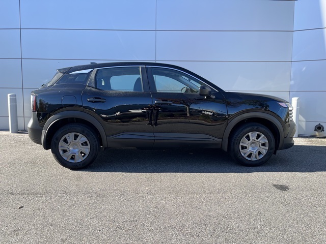 2025 Nissan Kicks S photo 3