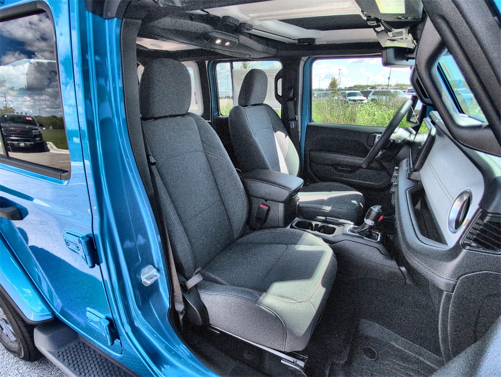 2024 Jeep Wrangler Sahara photo 22