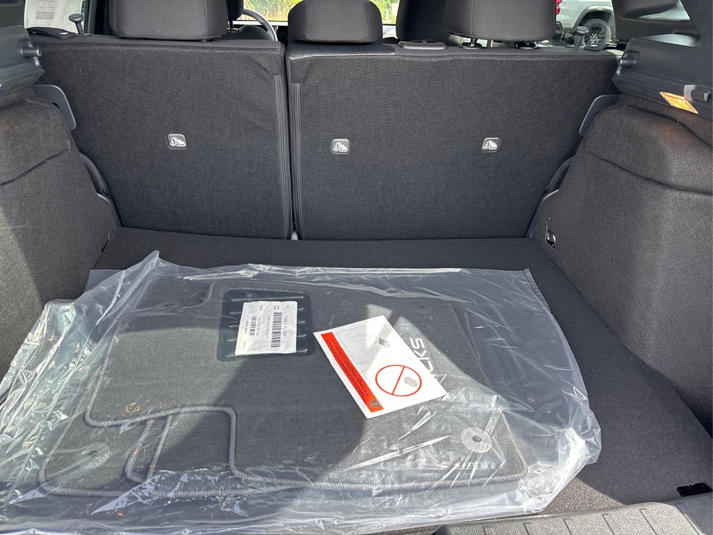 2025 Nissan Kicks SV photo 15