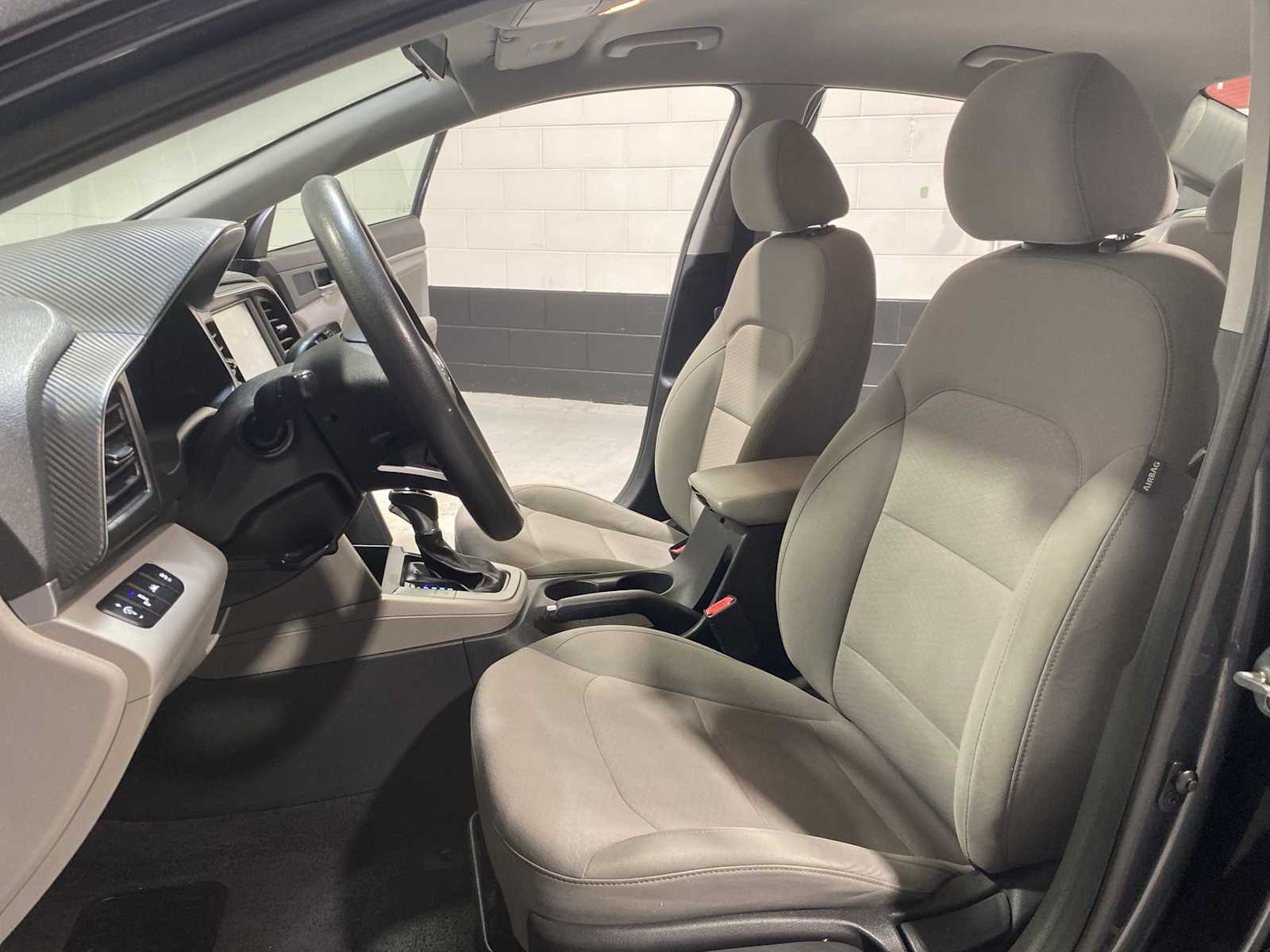 2020 Hyundai Elantra SEL photo 11