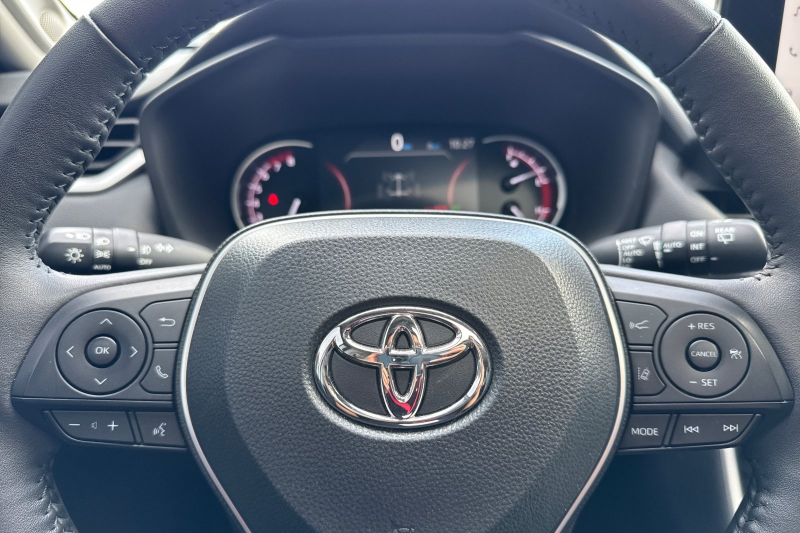 2023 Toyota RAV4 XLE Premium photo 21