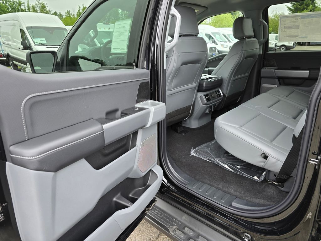 2025 Ford F-150 Lightning photo 10
