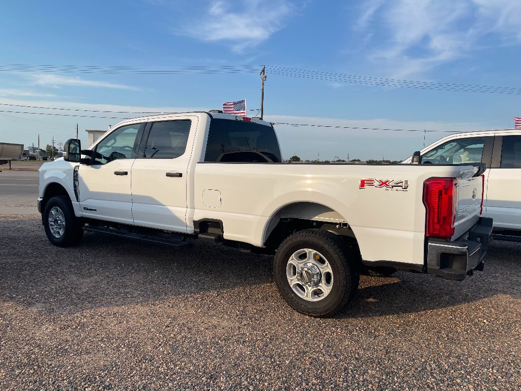 2025 Ford F-350 XLT photo 2