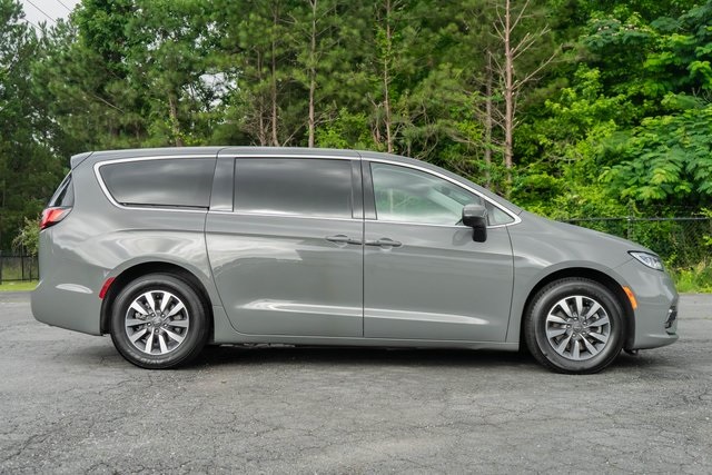 2023 Chrysler Pacifica Hybrid Touring L photo 11