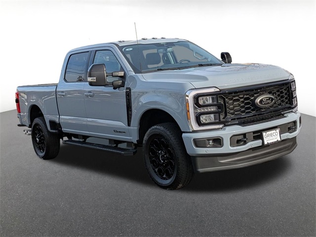2025 Ford F-350 Super Duty Lariat's photo