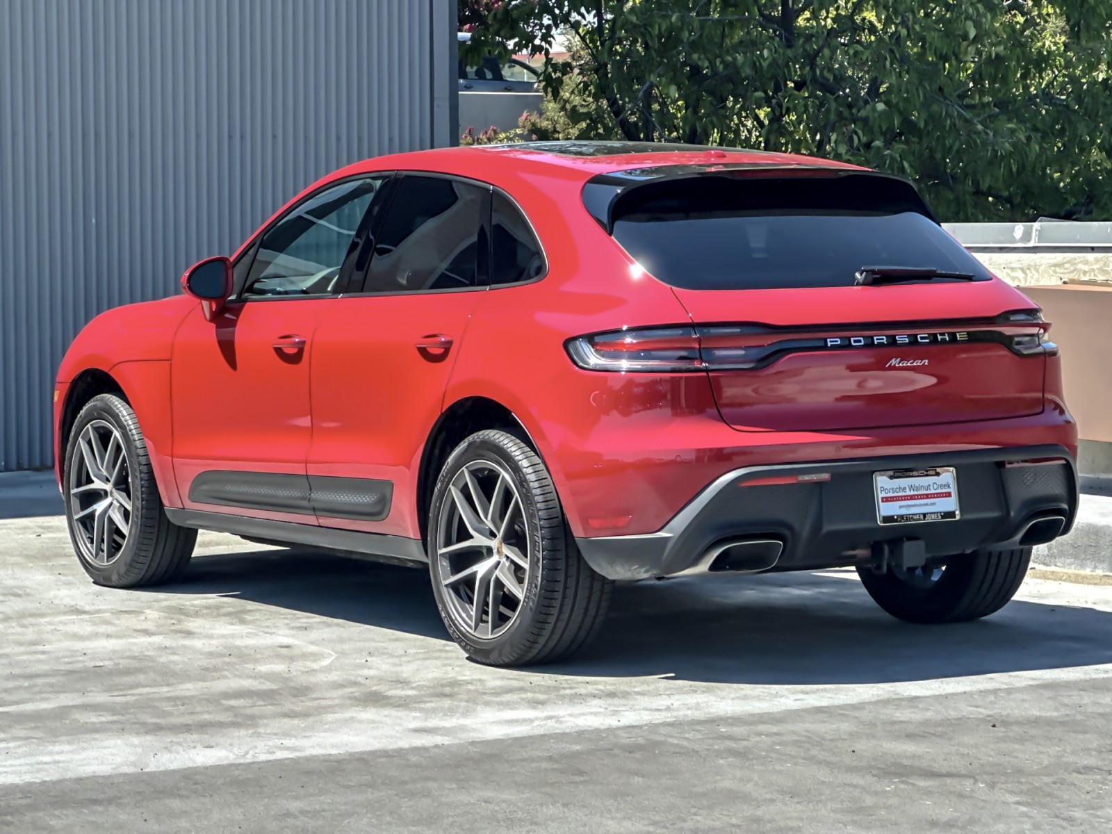 2025 Porsche Macan T photo 4