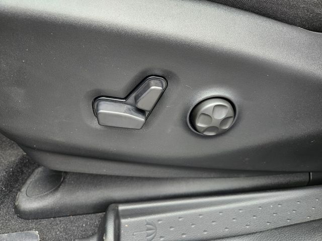 2025 Chrysler Pacifica photo 14