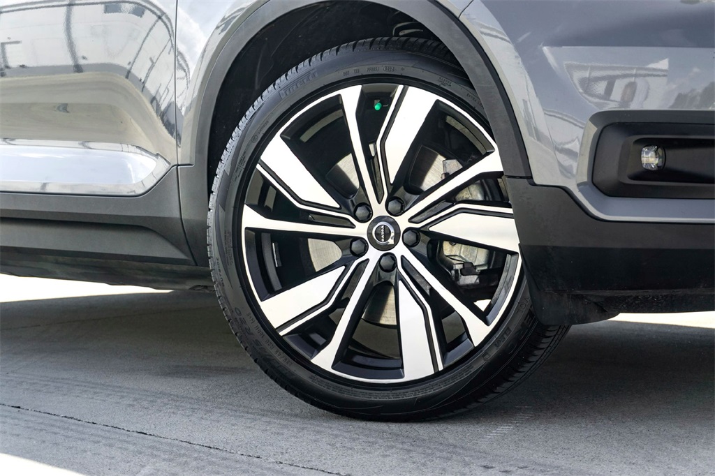 2021 Volvo XC40 Recharge P8 photo 2