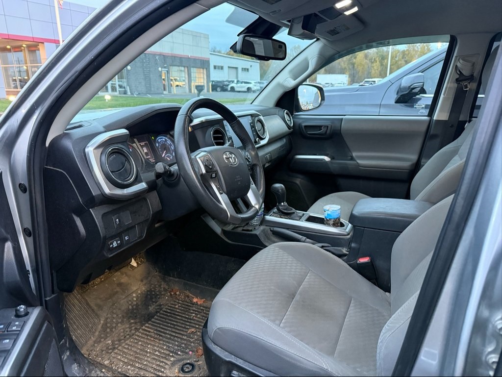 2022 Toyota Tacoma SR5 photo 2