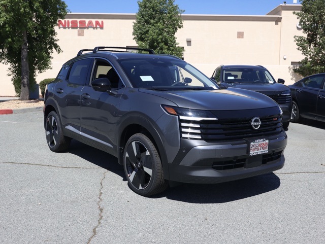 2026 Nissan Kicks SR photo 2
