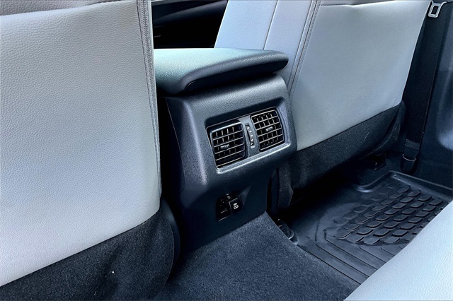 2025 Toyota Camry SE photo 23