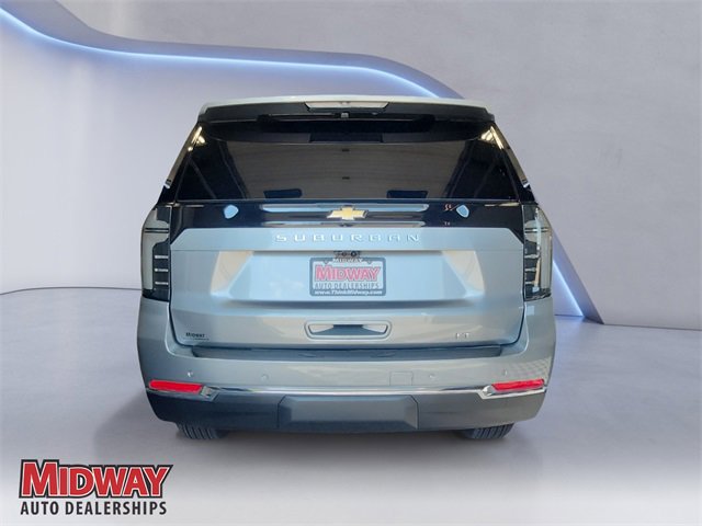 2025 Chevrolet Suburban LT photo 4