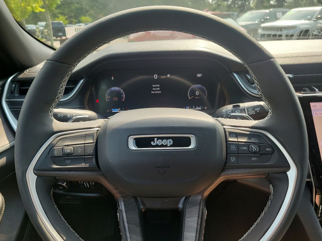 2024 Jeep Grand Cherokee Limited photo 12