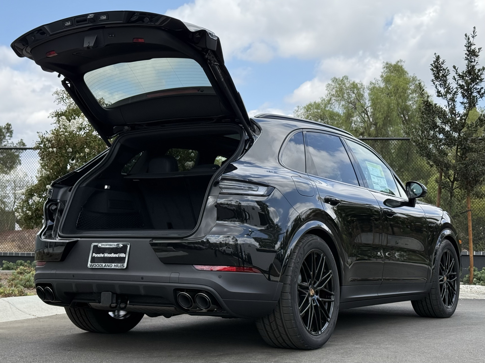 2025 Porsche Cayenne E-Hybrid S photo 28
