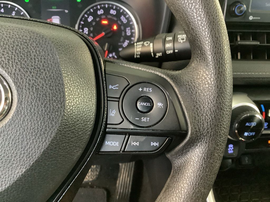 2020 Toyota RAV4 XLE photo 12
