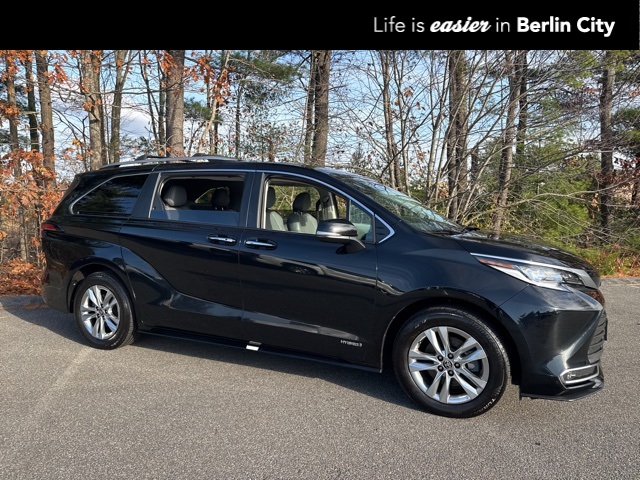 2021 Toyota Sienna Limited's photo