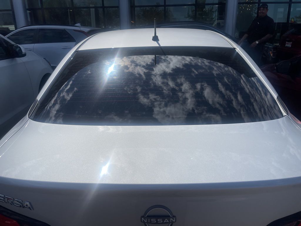 2025 Nissan Versa 1.6 S photo 5