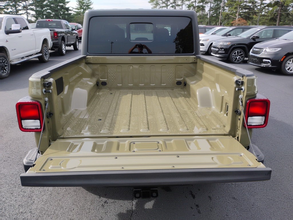 2025 Jeep Gladiator Sport S photo 13