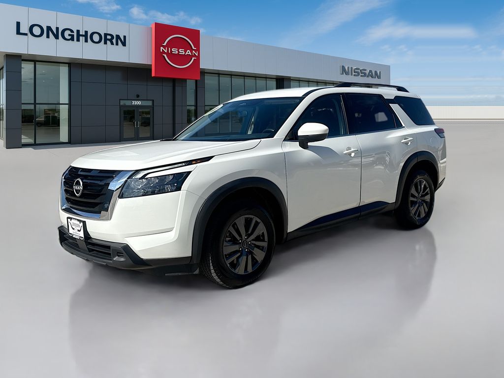 2023 Nissan Pathfinder SV photo 3