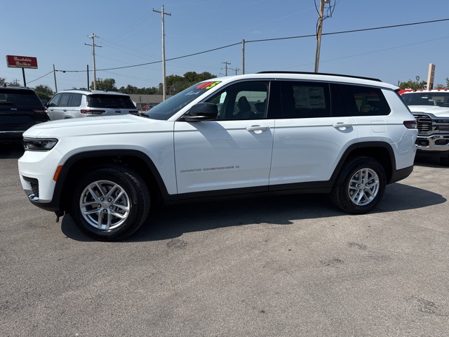 2025 Jeep Grand Cherokee Laredo photo 2