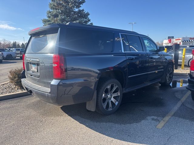 2017 Chevrolet Suburban LT photo 3