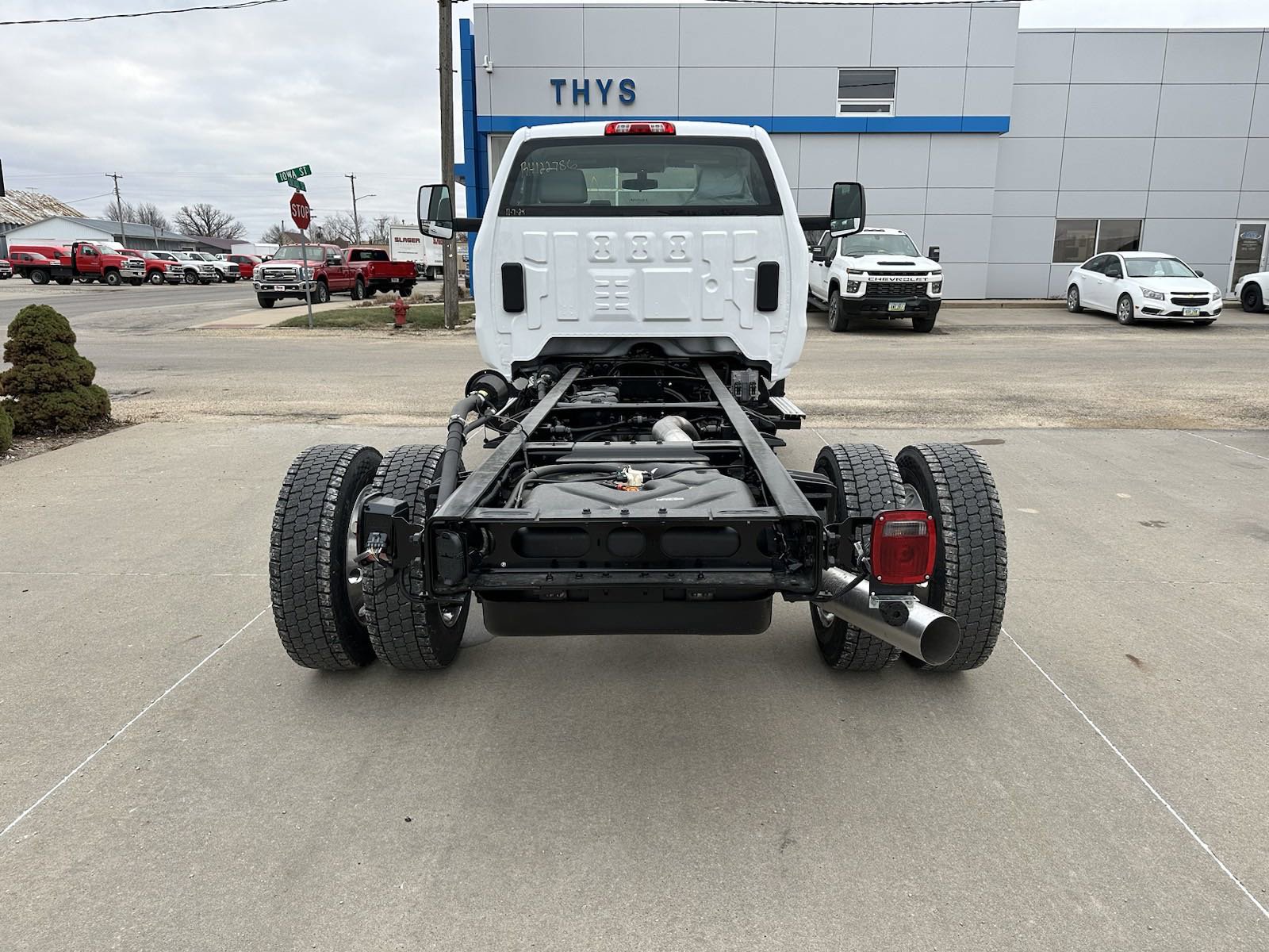2024 Chevrolet Silverado 6500HD Work Truck photo 4