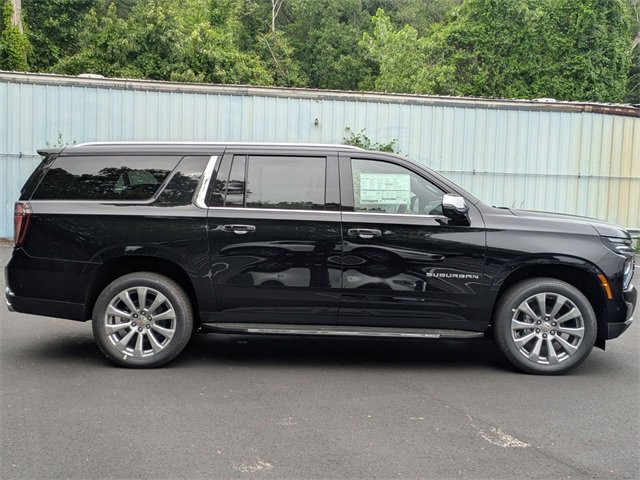 2025 Chevrolet Suburban Premier photo 2
