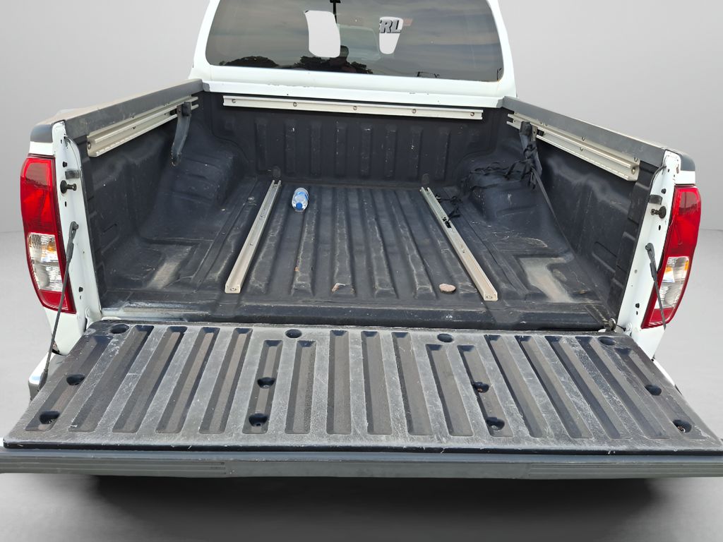2009 Nissan Frontier SE photo 8